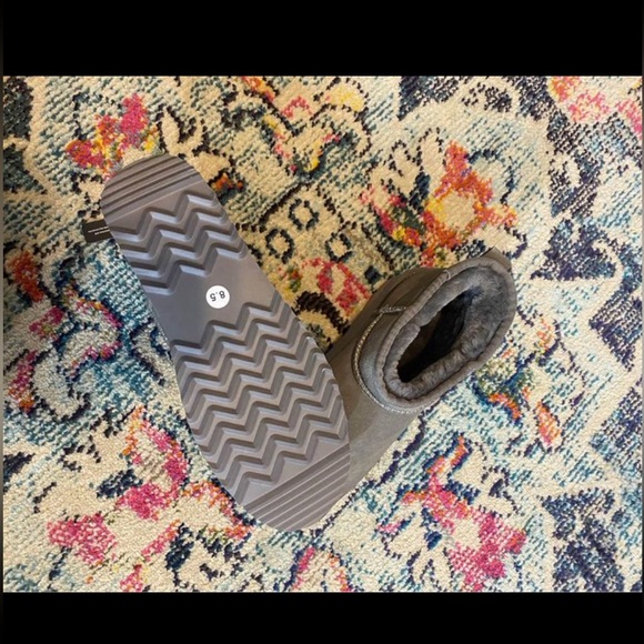 NWT Grey Platform Suede Booties size 8.5. Brand new! - Picture 3 of 5